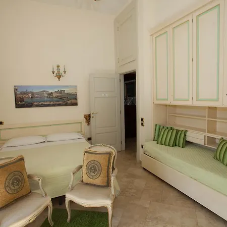 Nel Regno Di 4* Nápoly