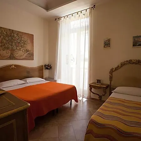 Nel Regno Di 4* נאפולי